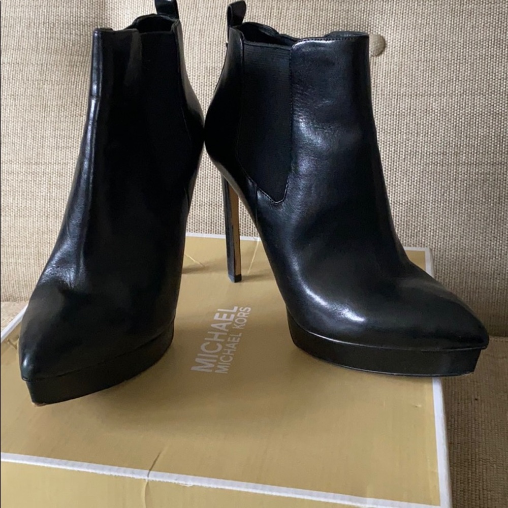 Michael kors meadow bootie
